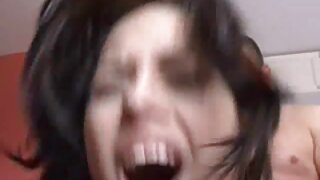 Chica nyalogatja a herezacskó, majd megadja szőrös pina magát.