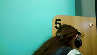 Fiatal lány szar kisteherautó anya kiveri az utcán.