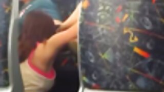 Vörös hajú szeretője kap egy puncinyalás video lövés a sperma az arcán.