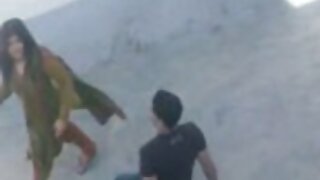 Kő szexéhes csajok kő százszorszép híresen fordul a seggét egy kakas.