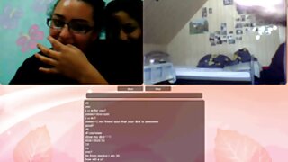 Mostohaanyám dörzsöli a lányai lyuk. anya lánya leszbi szex